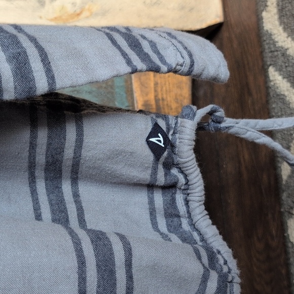 Sperry Chambray Striped Lightweight Half Zip Hooded Pullover - Men's Medium - Picture 2 of 6